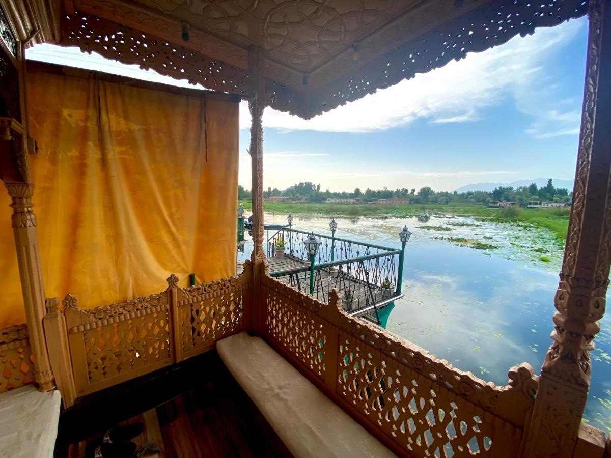 Green Paradise Houseboat - Centrally Heated Srīnagar Exterior foto