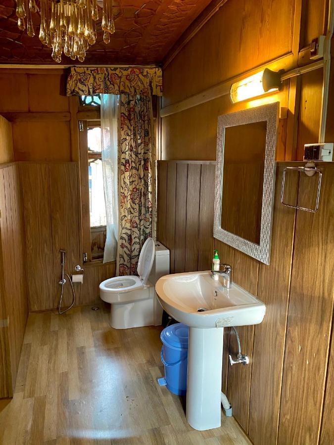 Green Paradise Houseboat - Centrally Heated Srīnagar Exterior foto