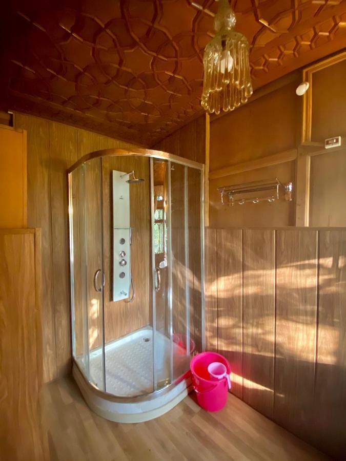Green Paradise Houseboat - Centrally Heated Srīnagar Exterior foto