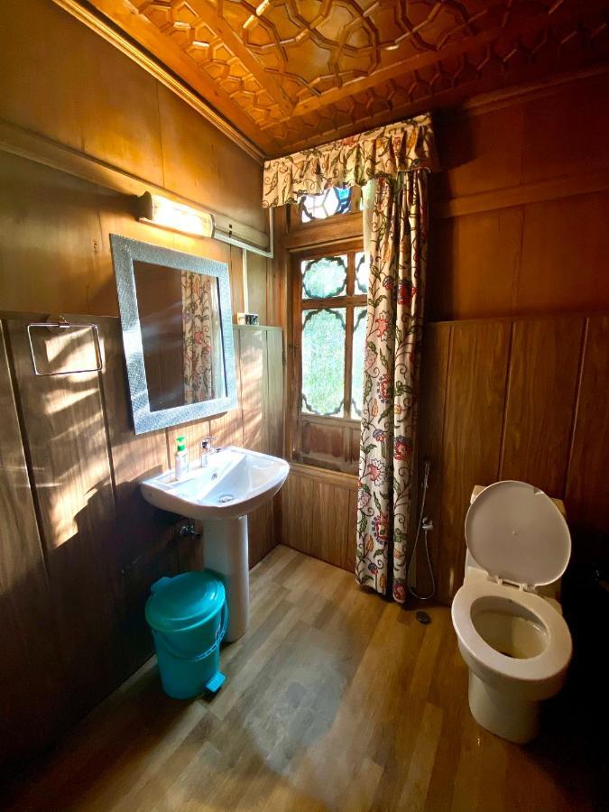 Green Paradise Houseboat - Centrally Heated Srīnagar Exterior foto